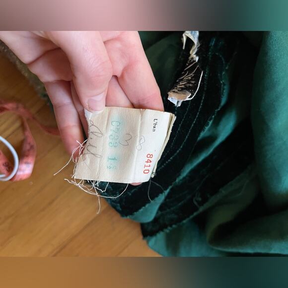 60s Vintage Green Velvet Wiggle Dress with Beaded Bodice - Picture 11 of 12